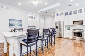 Kitchen/Breakfast Bar