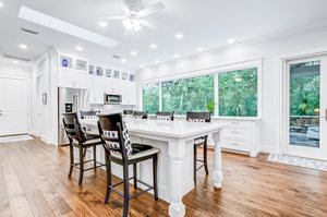 Kitchen/Breakfast Bar