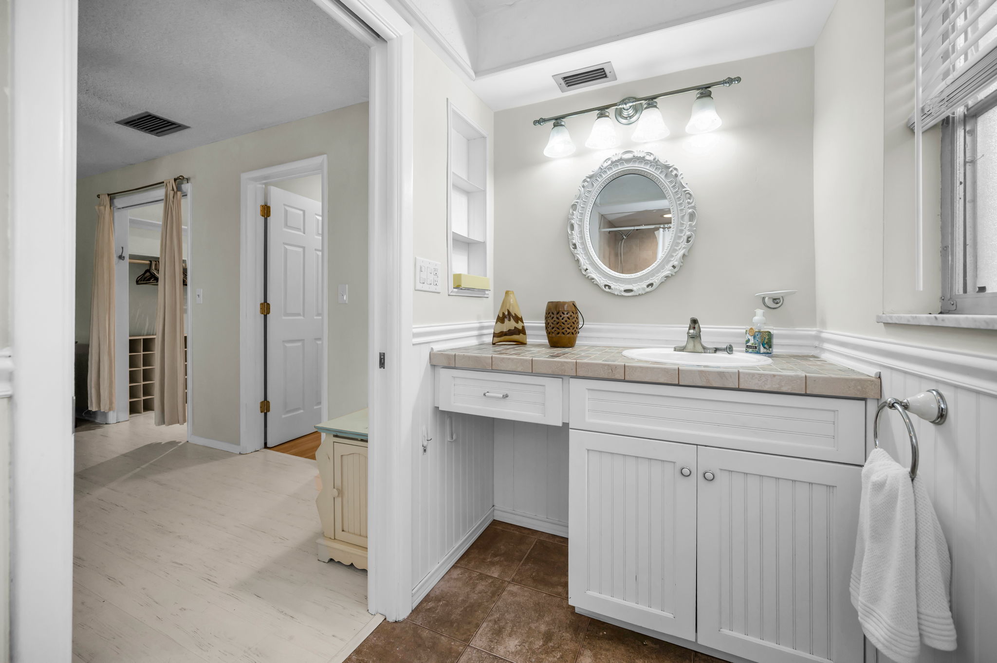 Primary Bathroom20b