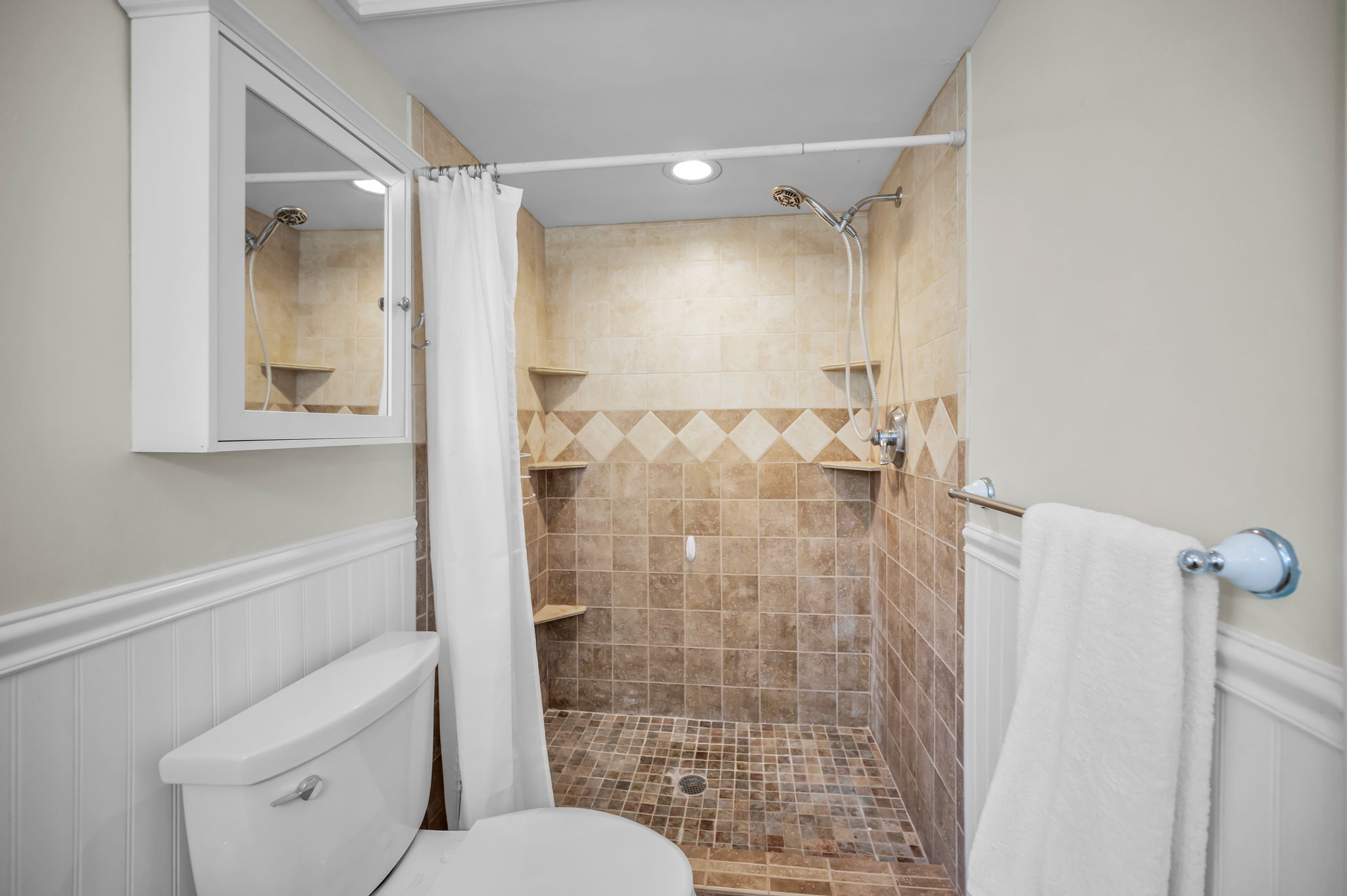 Primary Bathroom20c