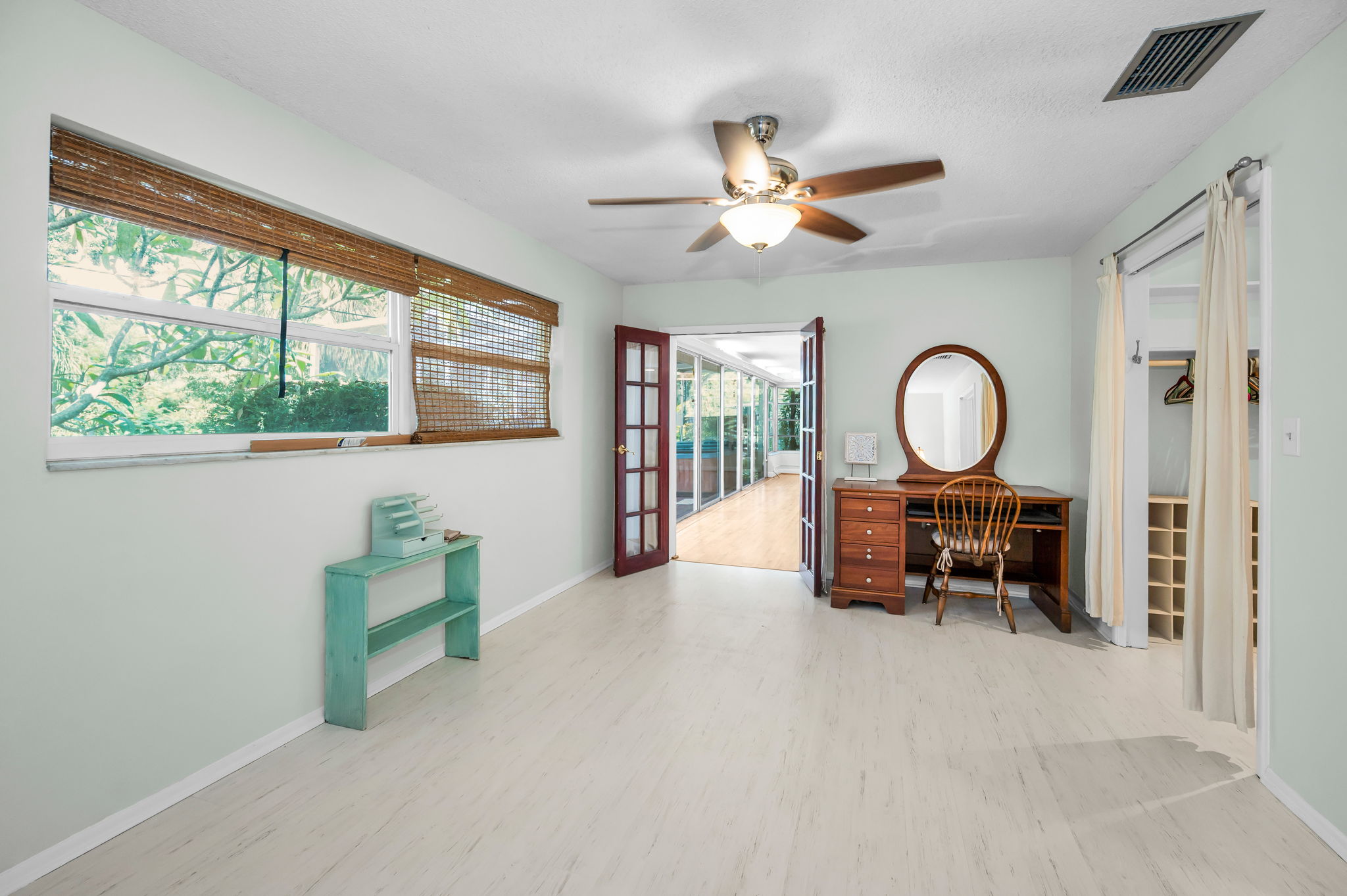Primary Bedroom20b