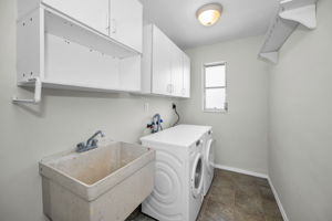 Laundry Room20
