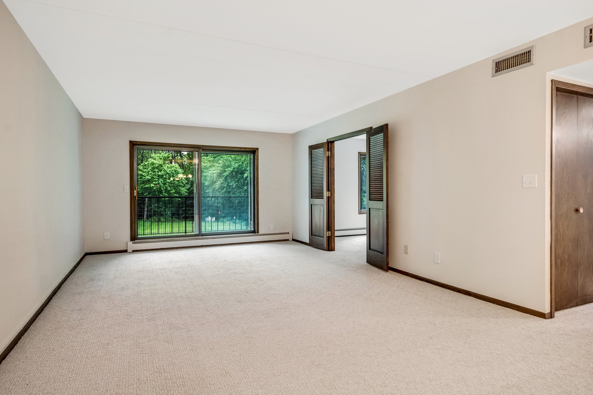 2485 Londin Ln E, Maplewood, MN 55119, USA Photo 12
