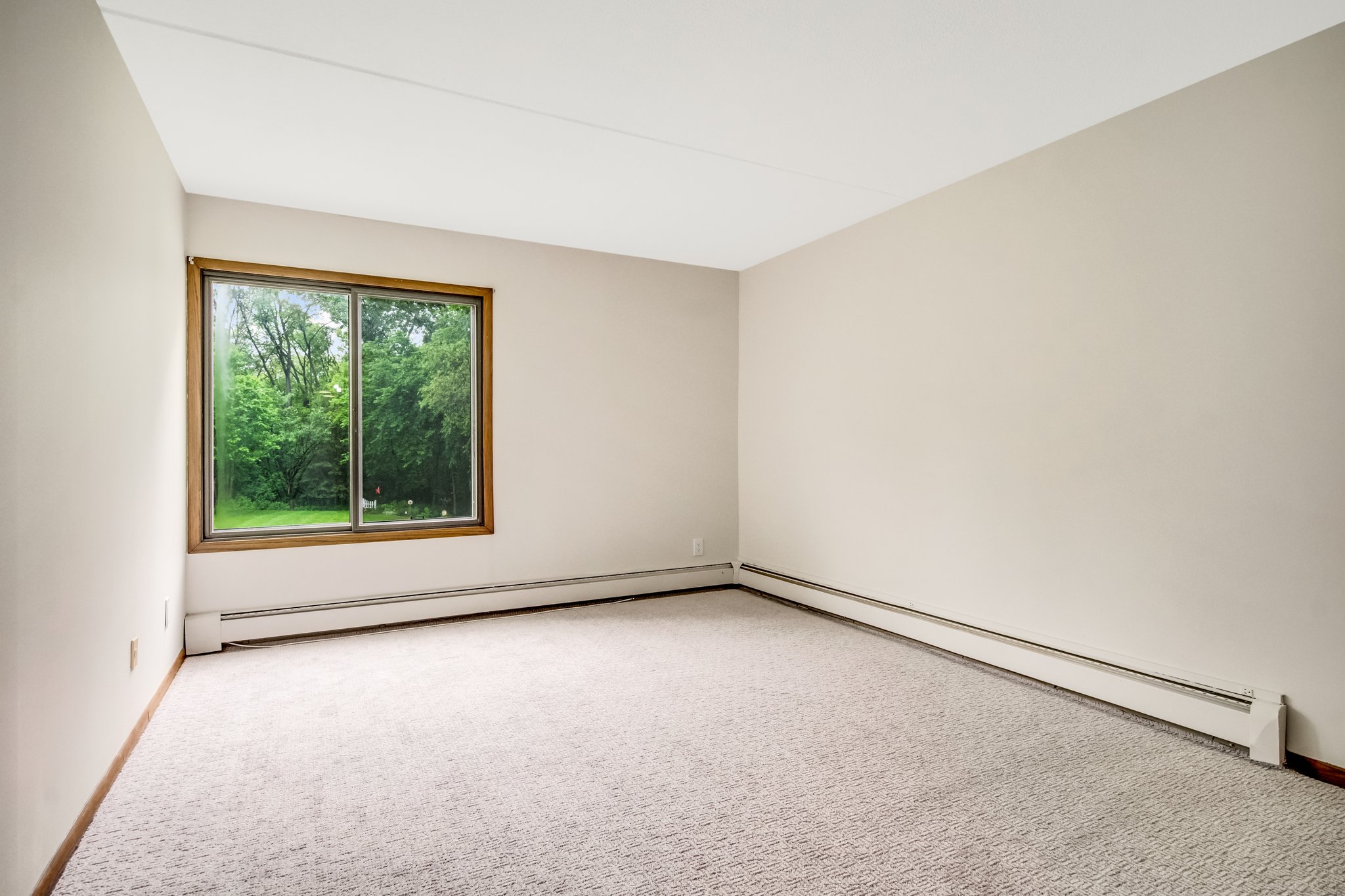 2485 Londin Ln E, Maplewood, MN 55119, USA Photo 19