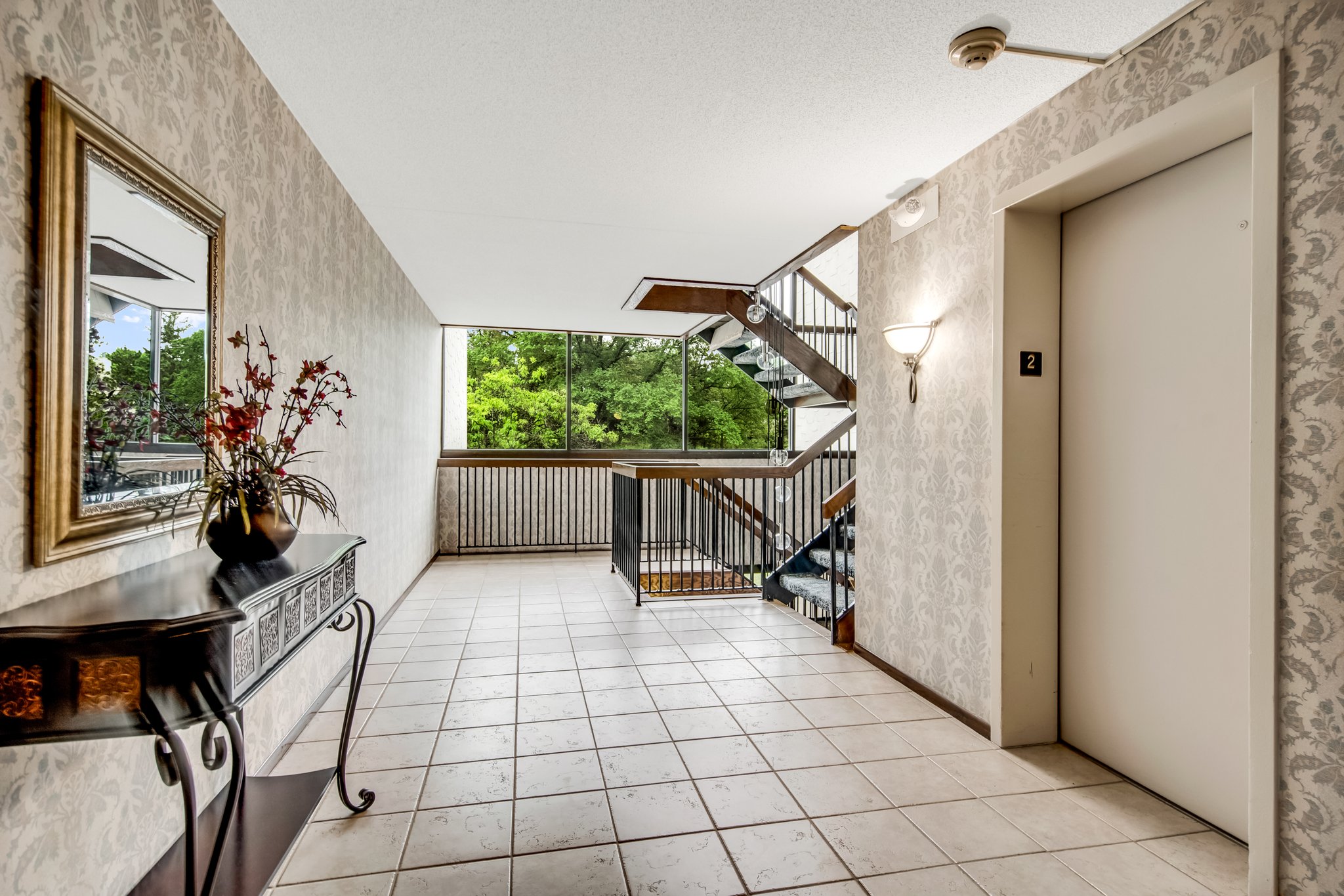 2485 Londin Ln E, Maplewood, MN 55119, USA Photo 23