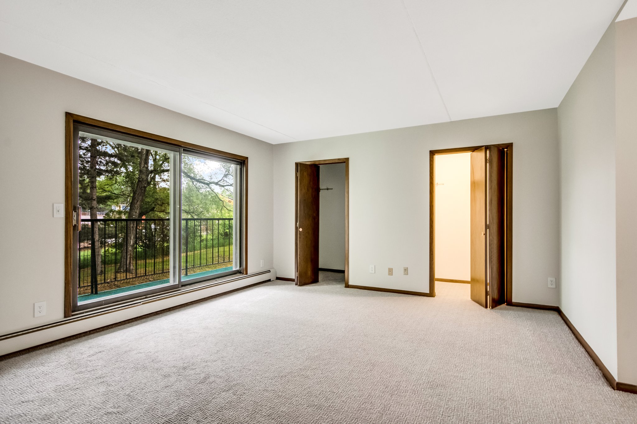 2485 Londin Ln E, Maplewood, MN 55119, USA Photo 16