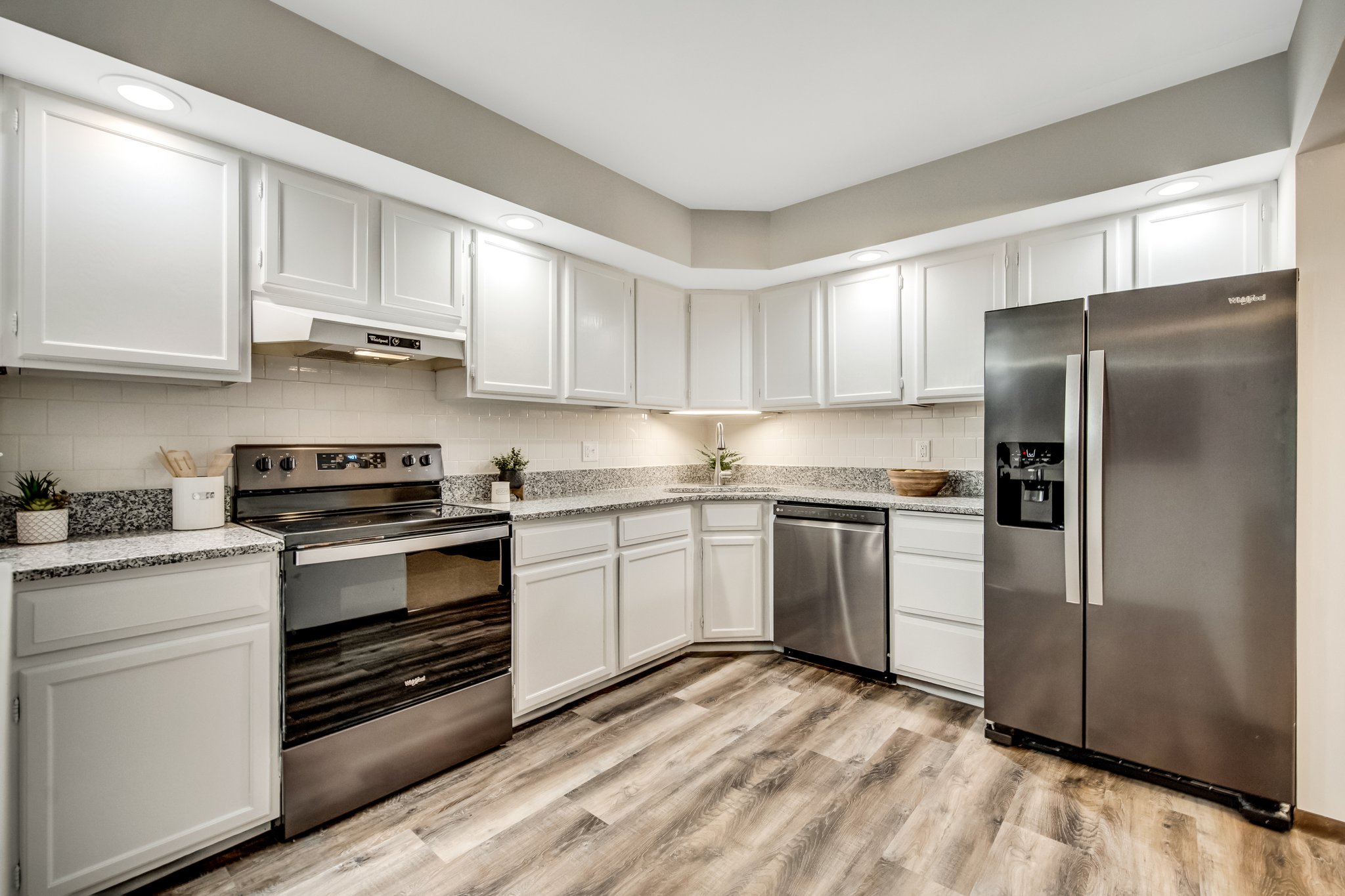 2485 Londin Ln E, Maplewood, MN 55119, USA Photo 4