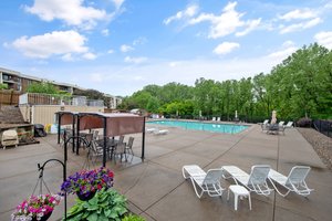 2485 Londin Ln E, Maplewood, MN 55119, USA Photo 1