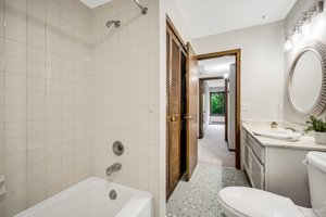 2485 Londin Ln E, Maplewood, MN 55119, USA Photo 9