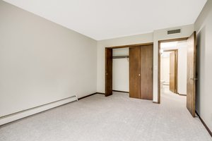 2485 Londin Ln E, Maplewood, MN 55119, USA Photo 19