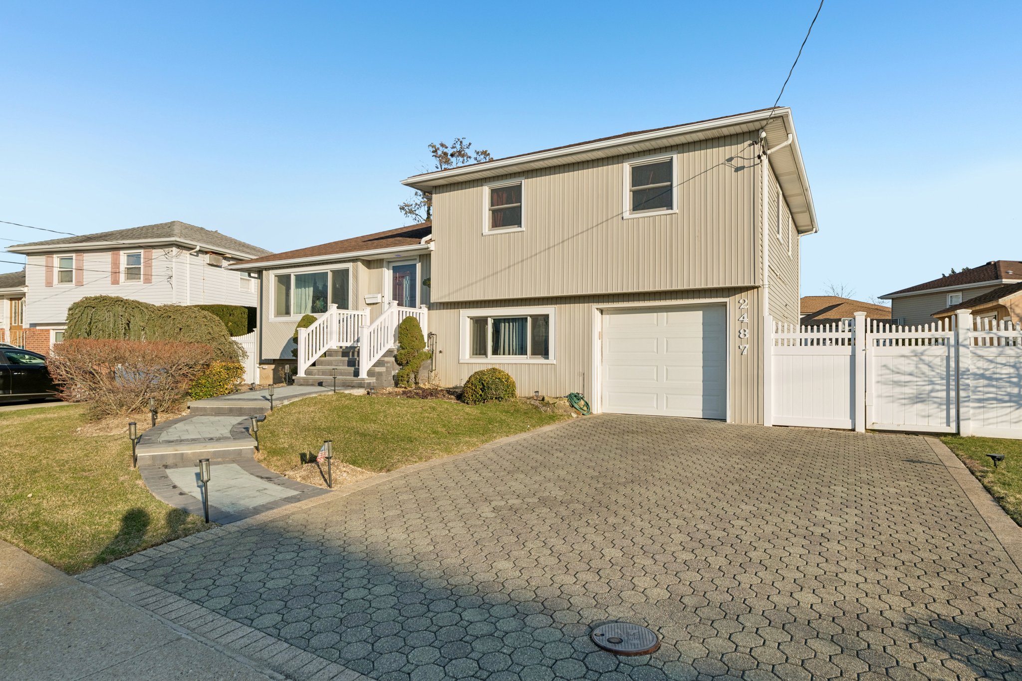 Abbey Ln-S2003-002.jpg