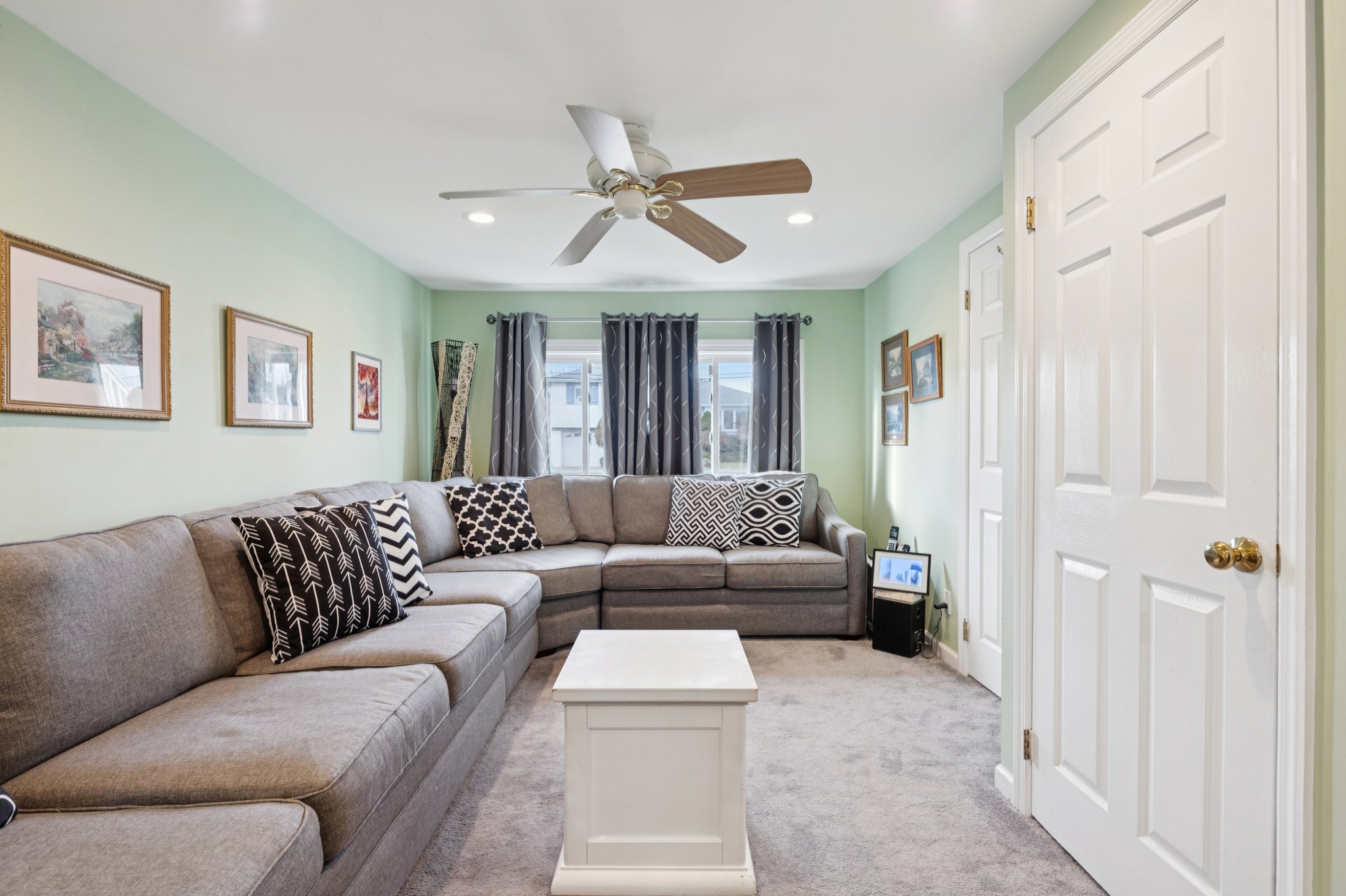 Abbey Ln-S2003-026.jpg