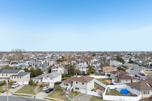 Abbey Ln-S2003-041.jpg