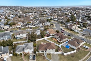 Abbey Ln-S2003-051.jpg