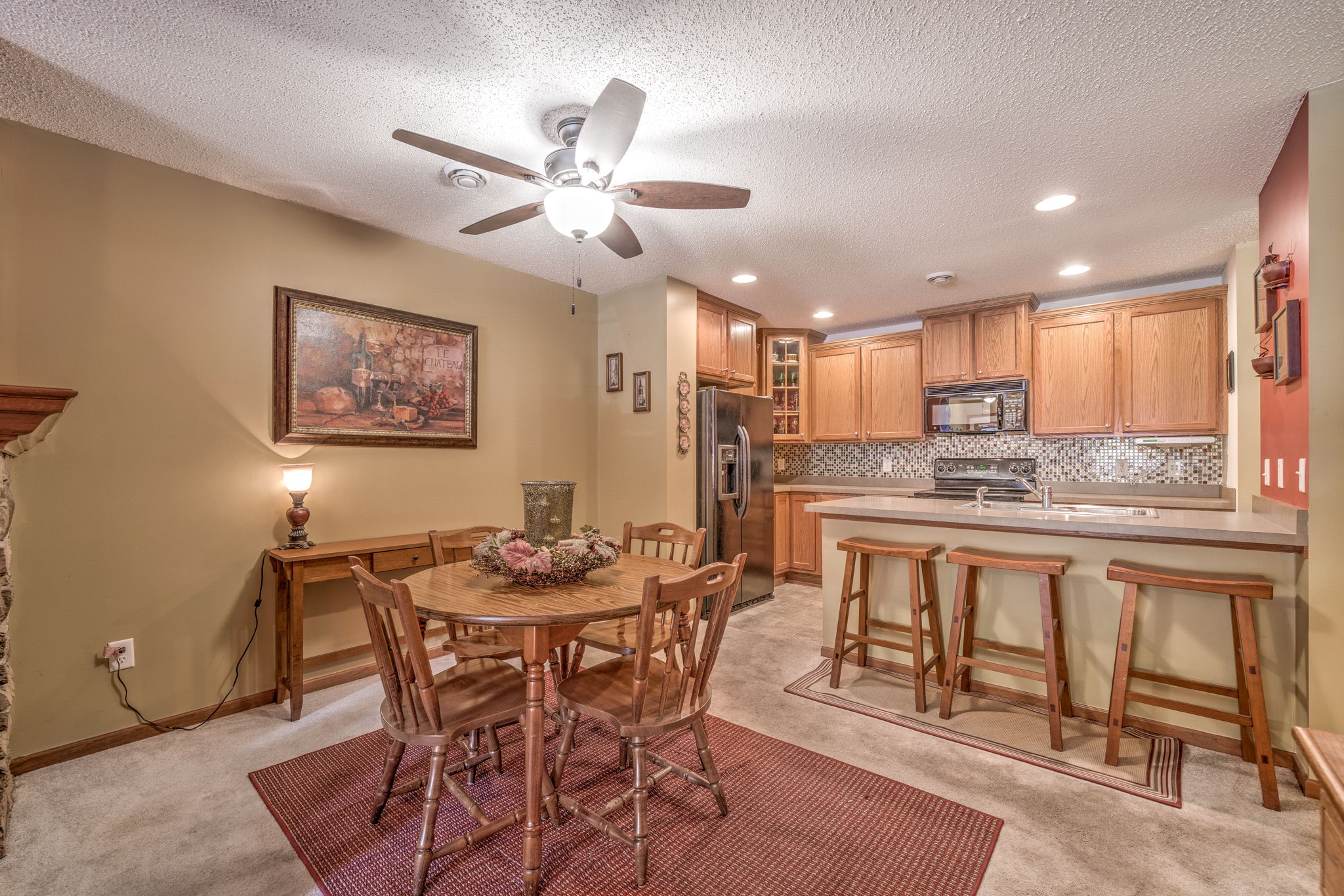 Kitchen/Eating Area