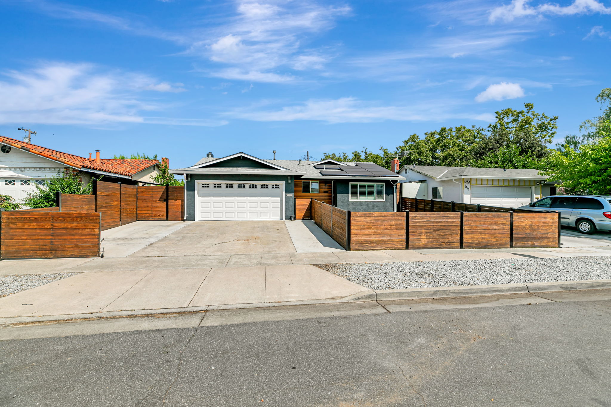 002_2489 Foxdale Dr