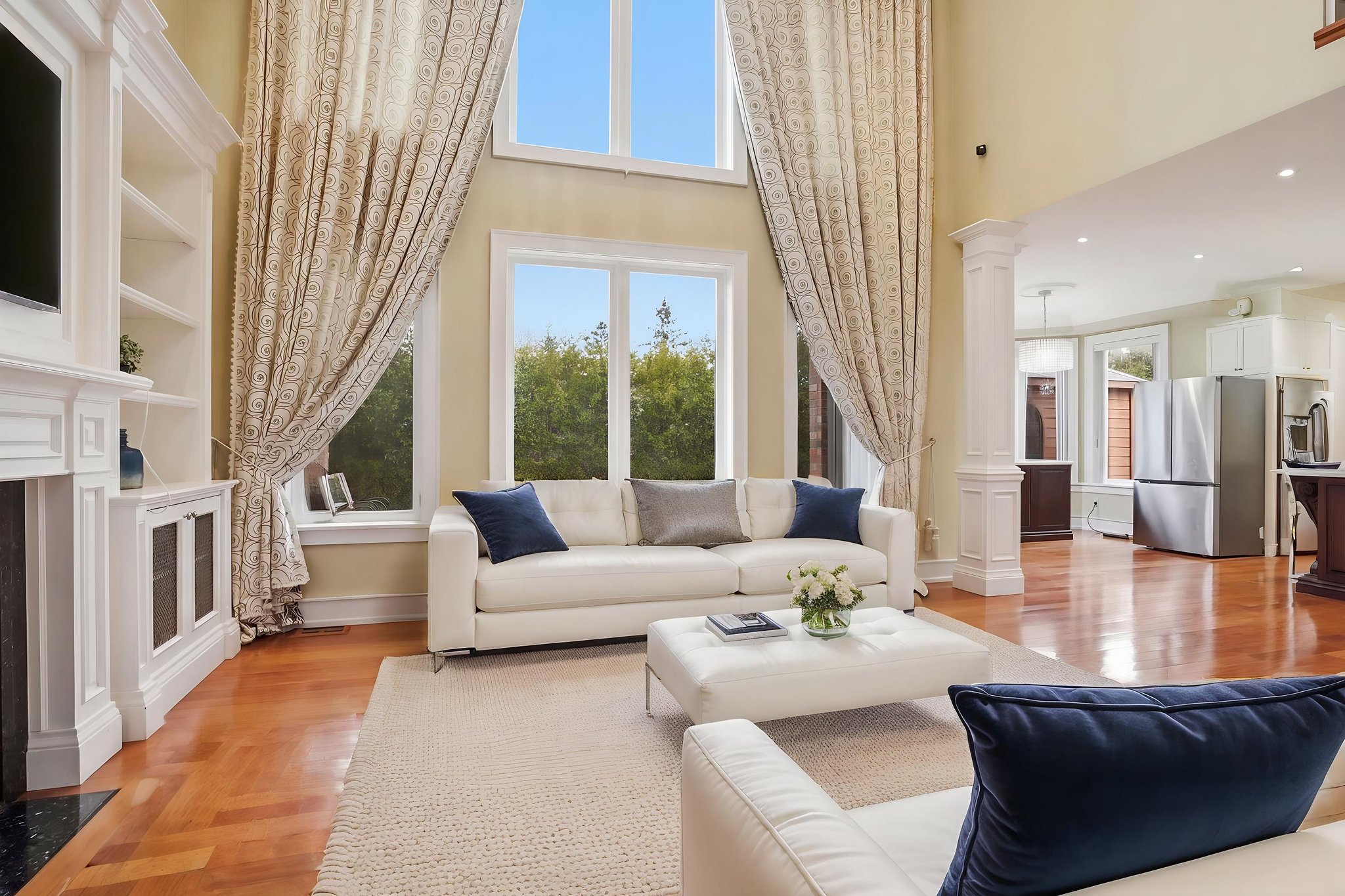 2489_olinda_ct_mississauga_-_hux_004 virtually staged.jpeg