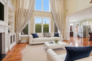 2489_olinda_ct_mississauga_-_hux_004 virtually staged.jpeg