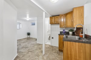 Bartholdi Ave-S1208-012.jpg