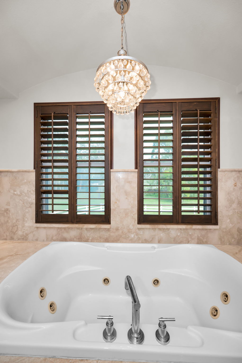 Upper Level Master Bathroom1c