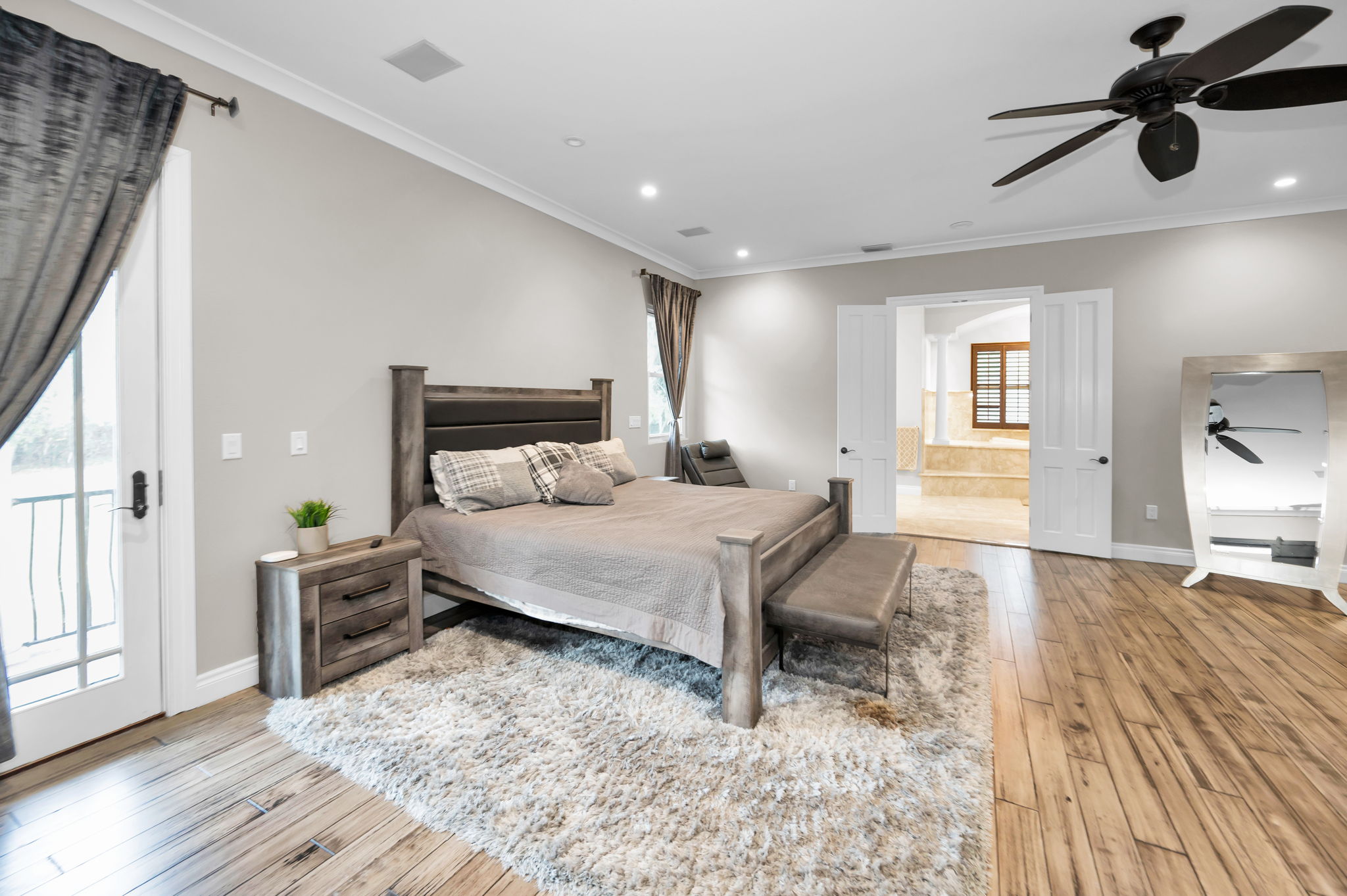 Upper Level Master Bedroom1g