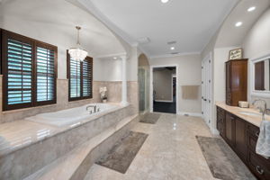 Upper Level Master Bathroom1a