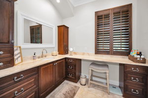 Upper Level Master Bathroom1h