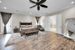 Upper Level Master Bedroom1e