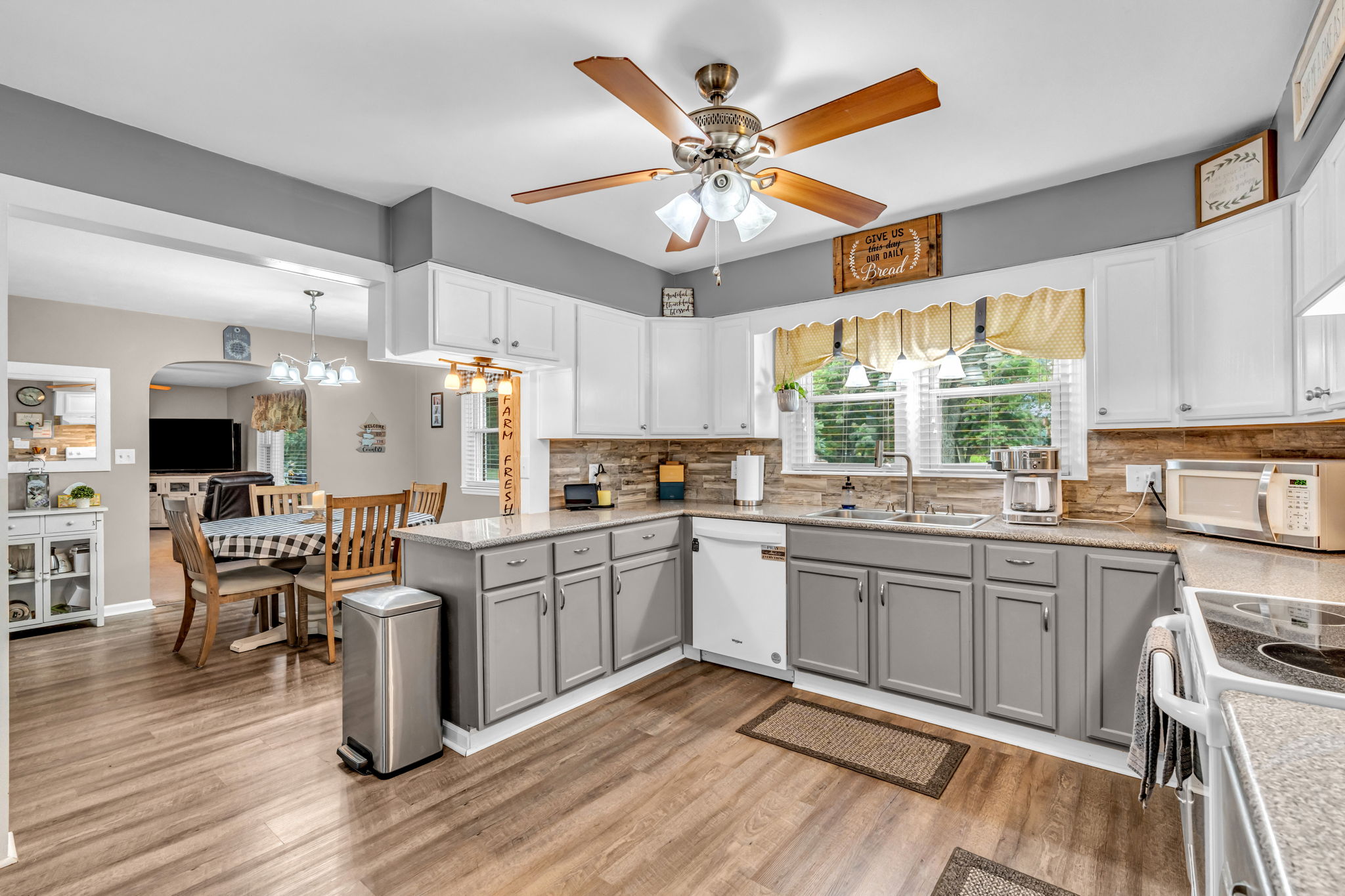  Photo 10