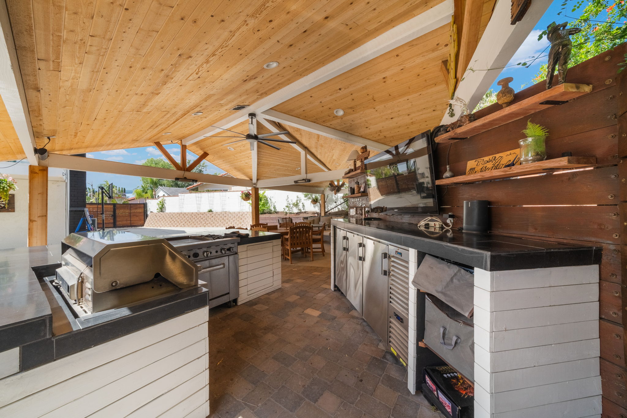 This Built In Kitchen Has Everything!