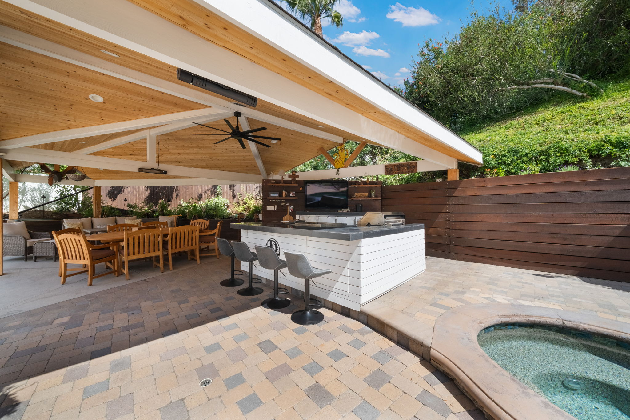 Bar Area Is Great For Entertaining