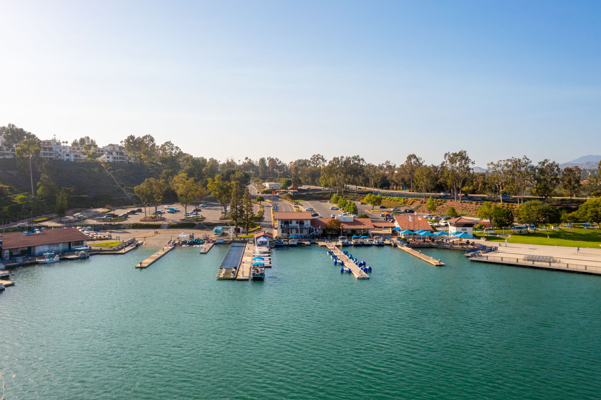 Rent A Boat/PaddleBoard/Kayak Right At The Dock