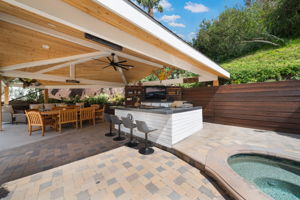 Bar Area Is Great For Entertaining