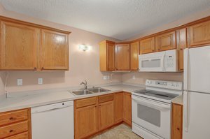 2496 County Rd C2 W #102, Roseville, MN 55113, US Photo 5