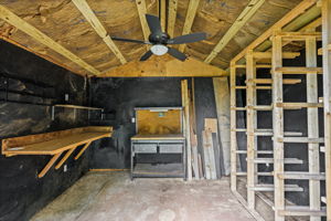  Photo 32