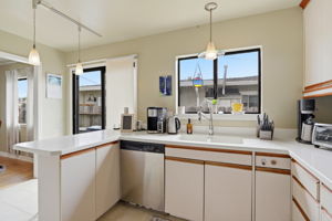 015_F8_25 Bronson St