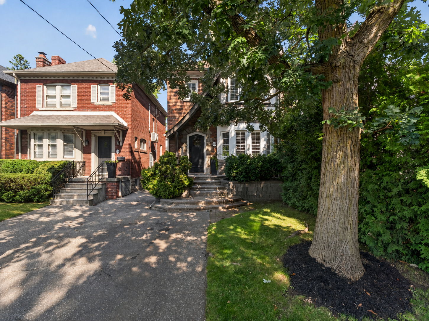 25 Castlewood Rd Toronto, ON M5N 2L1