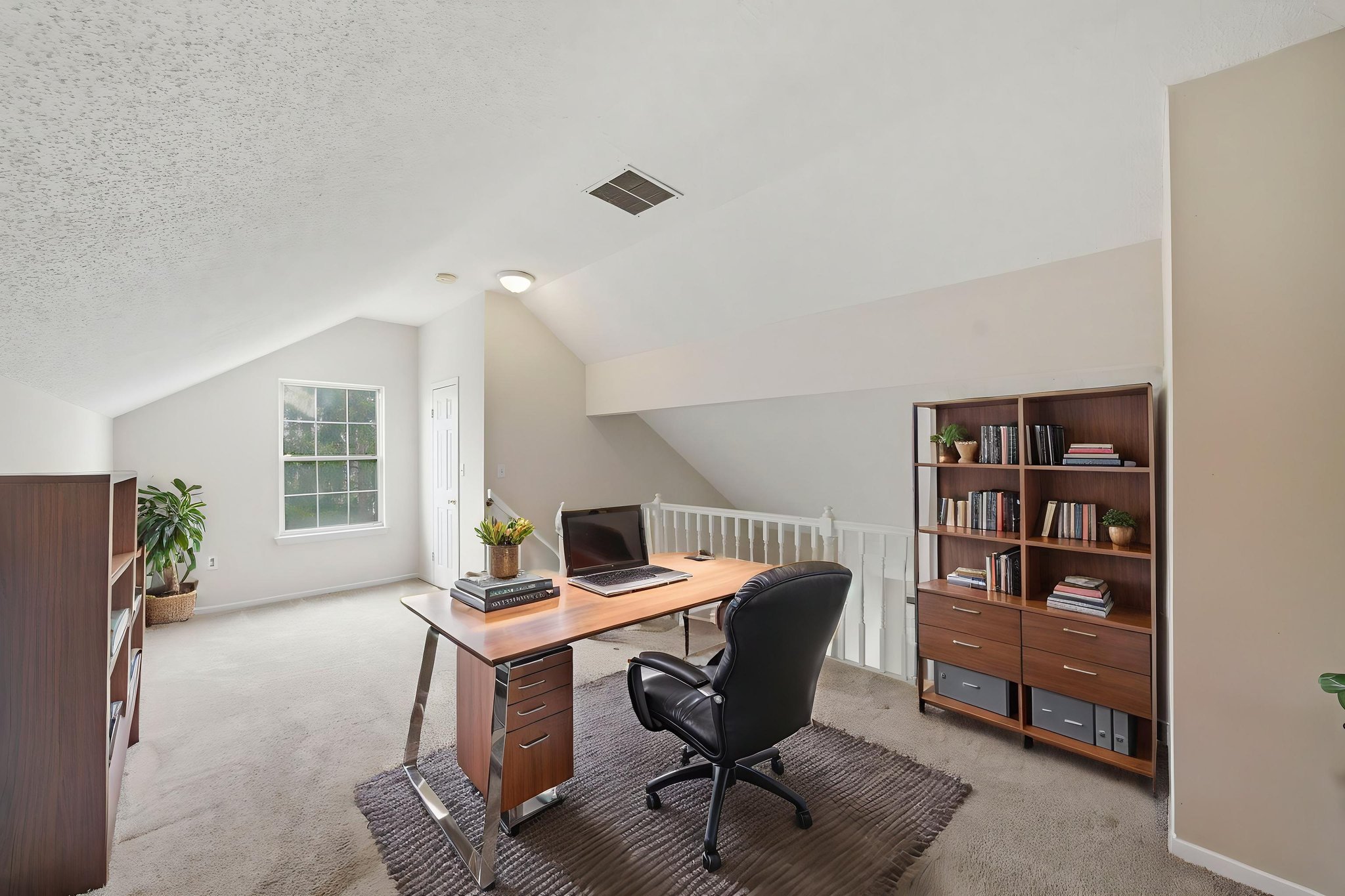 DSC01776 virtually staged.jpeg