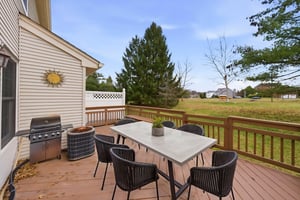 DSC01921 virtually staged.jpeg