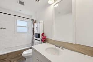 2nd Floor Full Bath (SOT)