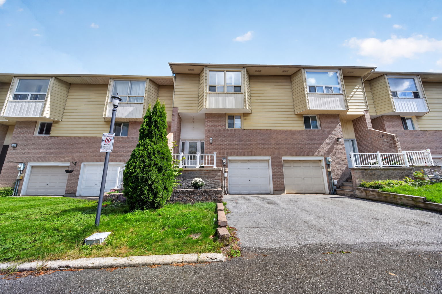 25 Deer Run Cres Bradford West Gwillimbury, ON L3Z 1N1