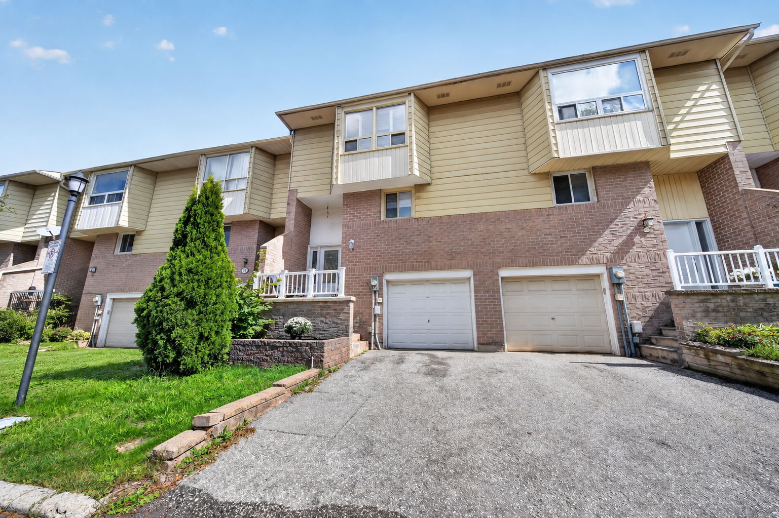 25 Deer Run Cres Bradford West Gwillimbury, ON L3Z 1N1