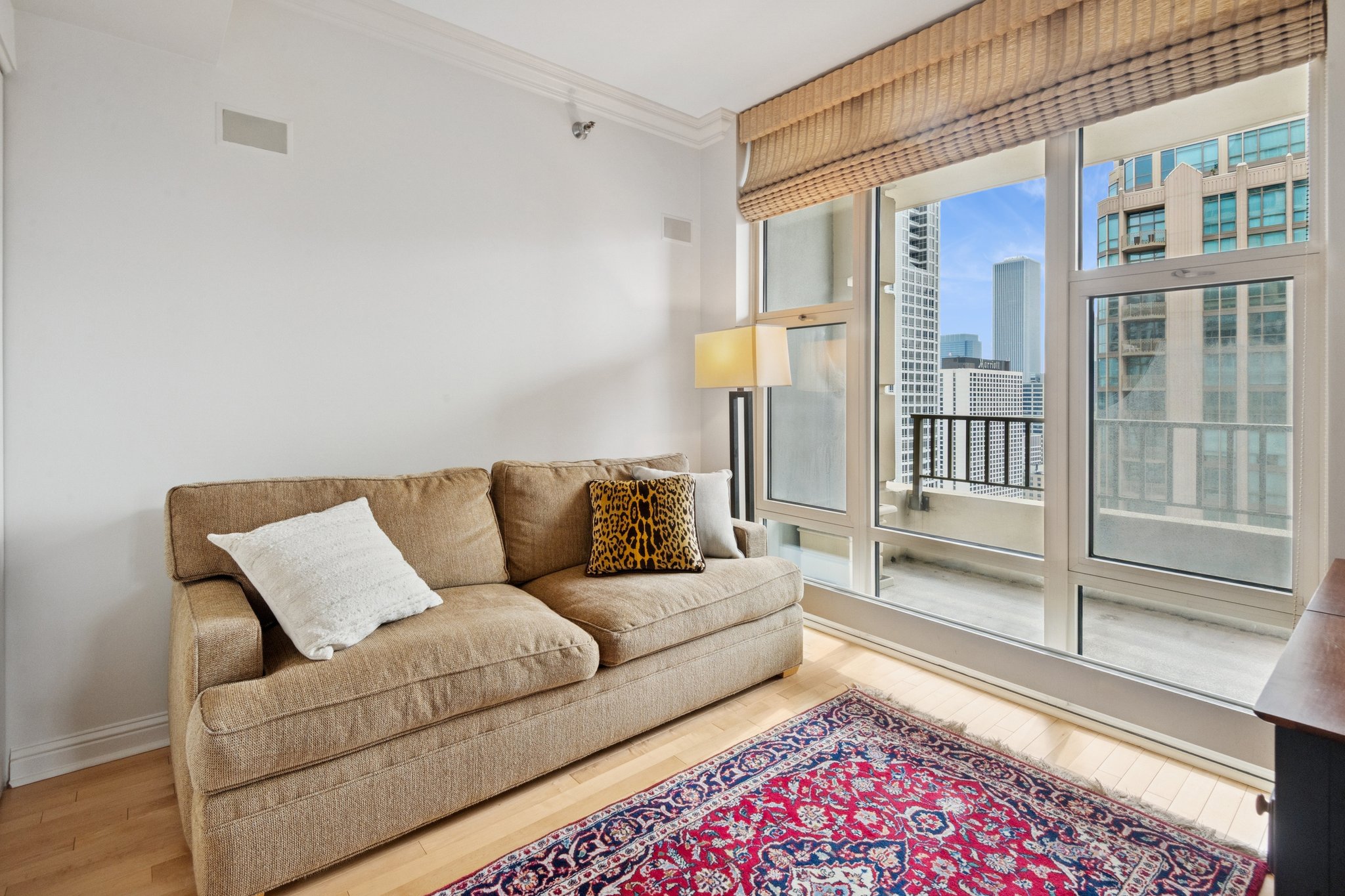 25 E Superior St_010.jpg