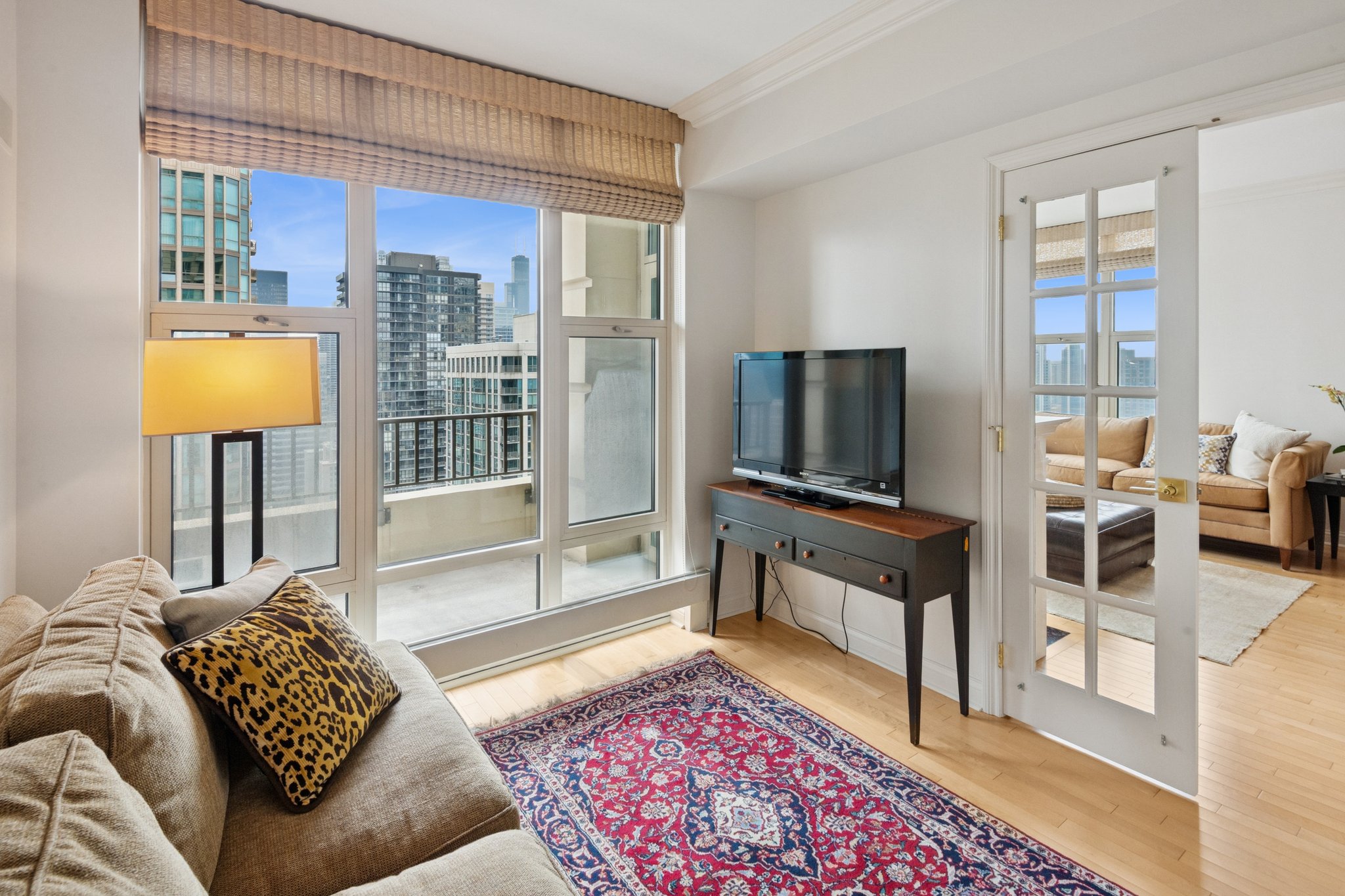 25 E Superior St_011.jpg