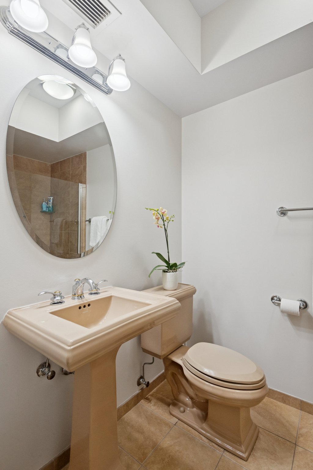 25 E Superior St_017.jpg