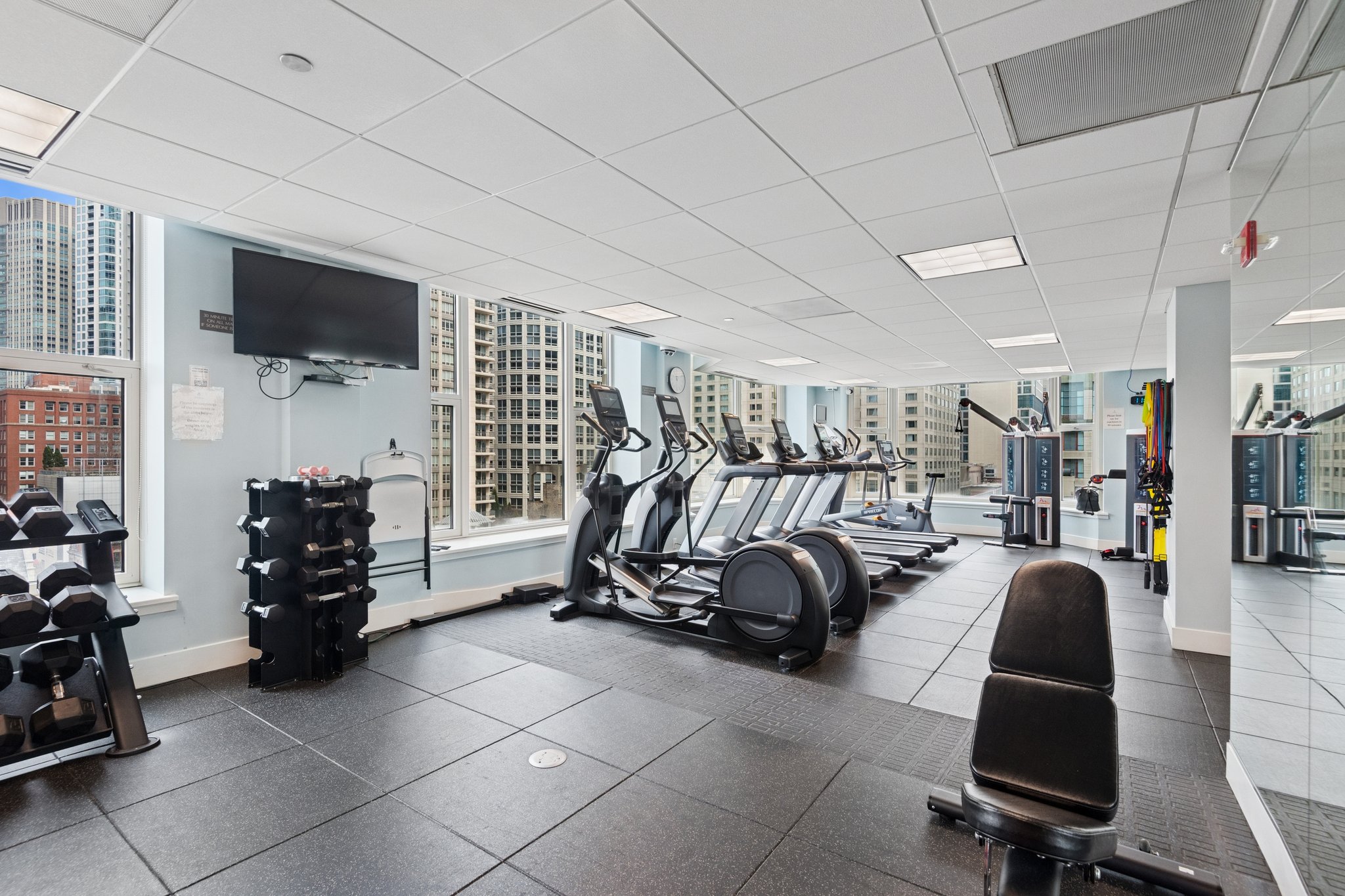 25 E Superior St_023.jpg