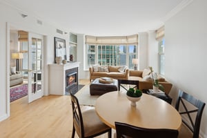 25 E Superior St_001.jpg