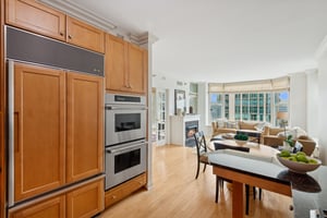 25 E Superior St_009.jpg