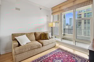 25 E Superior St_010.jpg