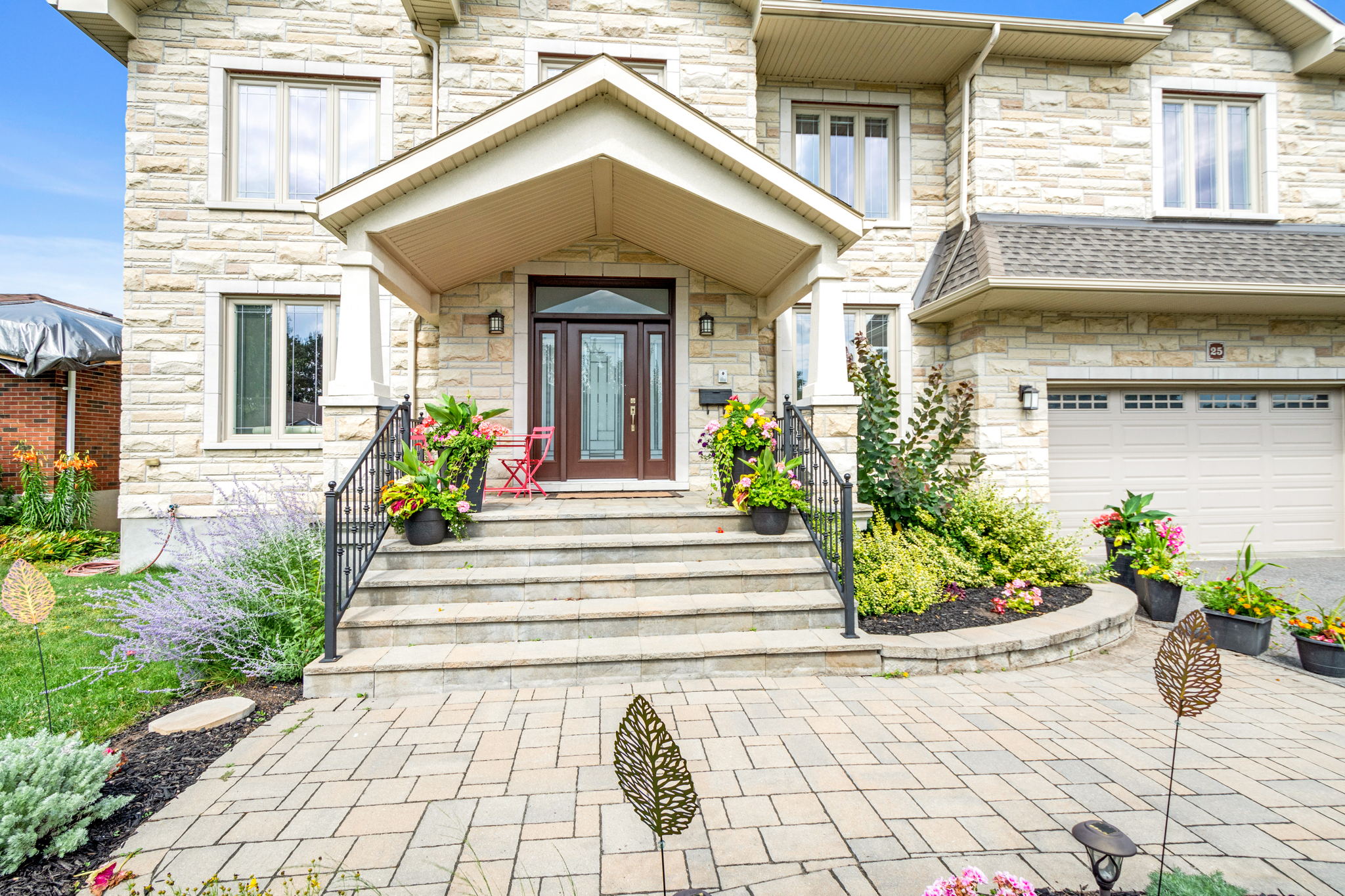 25 Goodwin Ave, Nepean, ON K2E 5C8, Canada Photo 4